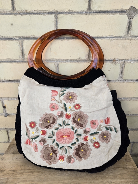 Vintage Handbags - Vintage Embroided Handbag